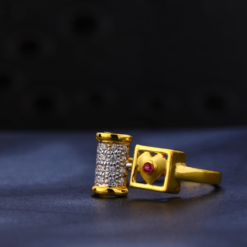 916 Gold Ladies Classic Ring LR1266