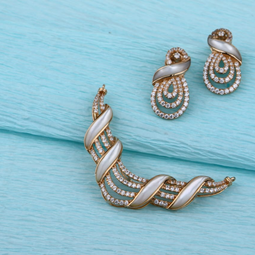 750 Rose Gold Mangalsutra Designer Pendant RMPN152