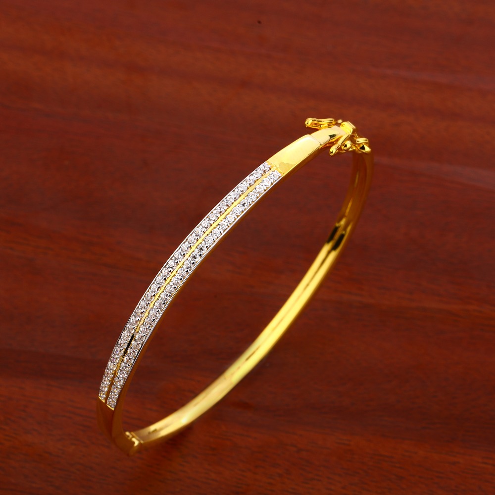 18KT Ladies Gold Fancy Hallmark Kada Bracelet LKB157
