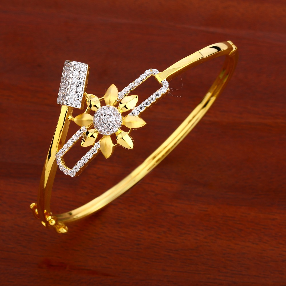 750 Gold Women's Gorgeous Hallmark Kada Bracelet LKB142
