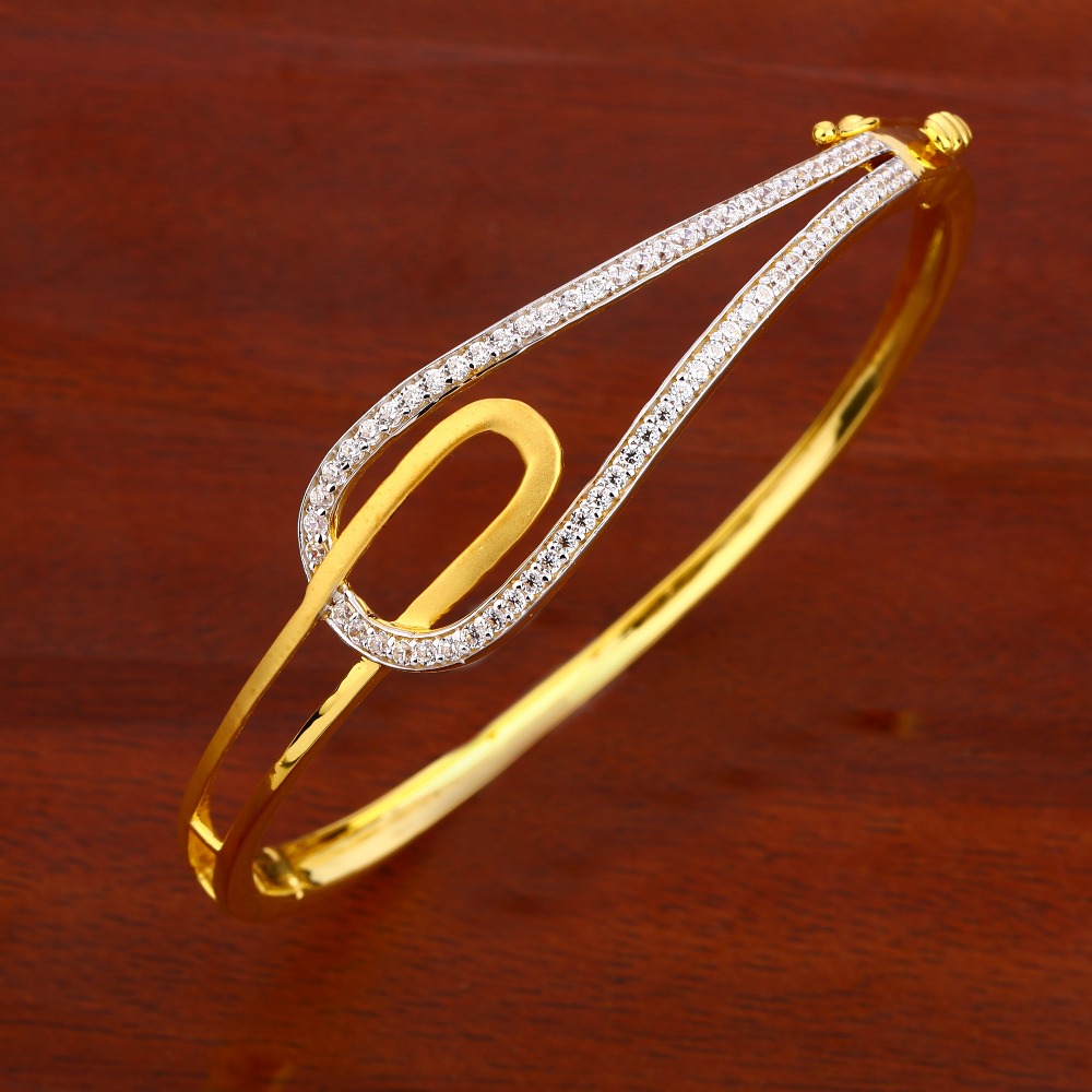 750 Gold Ladies fancy Kada Bracelet LKB133