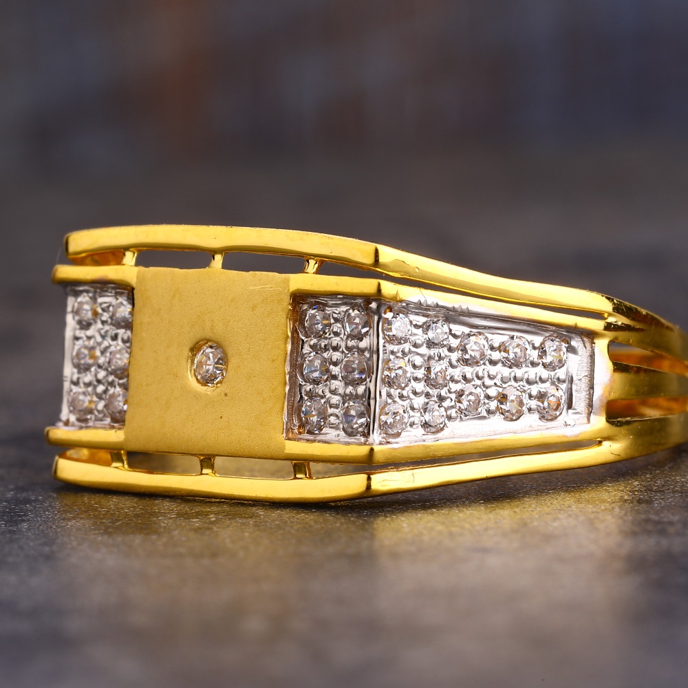 916  Gold Diamond Exclusive Gentlemen's  Ring MR595