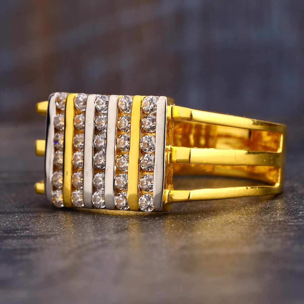 916 Gold CZ Hallmark Designer Men's Ring MR610