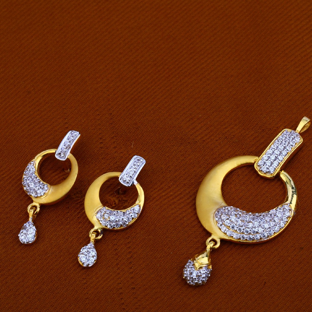 22Ct Gold Hallmark Stylish Pendant Set FPS76