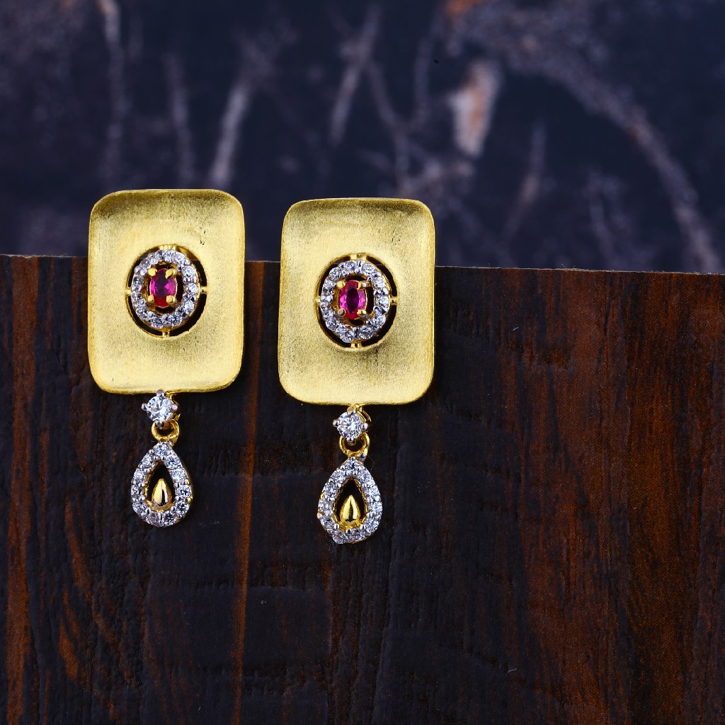 916 CZ Classic  Hallmark Women's Earring LFE283