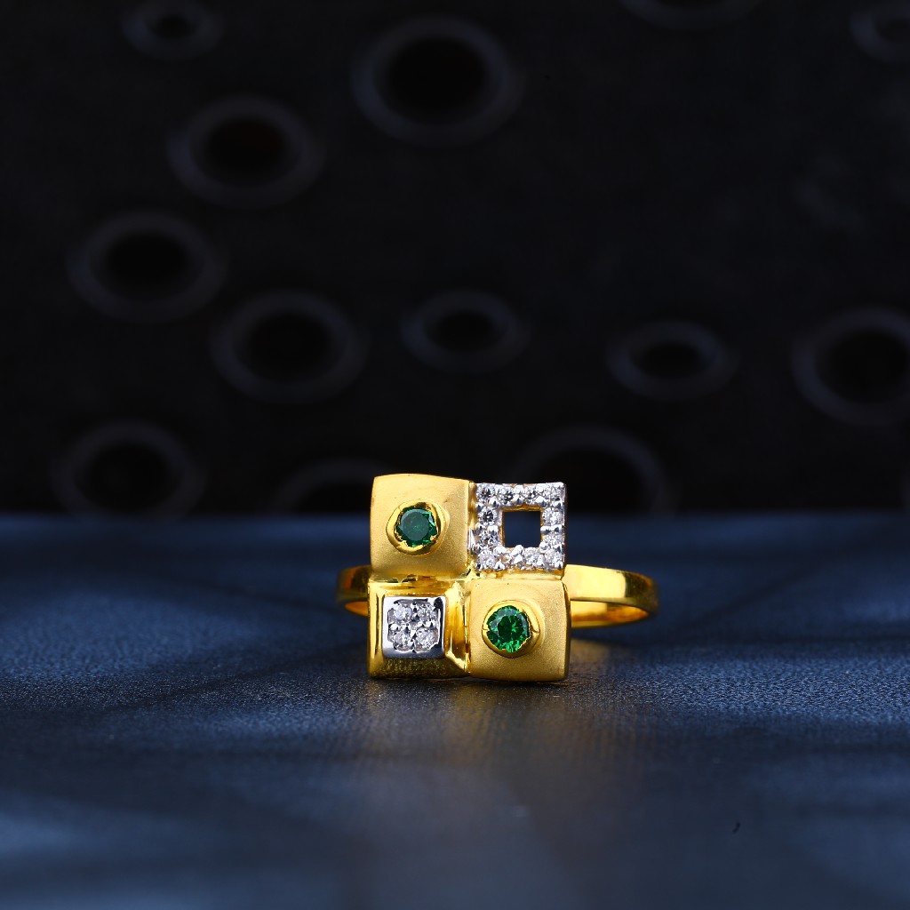 22kt Gold Green Gemstone Ring LR132