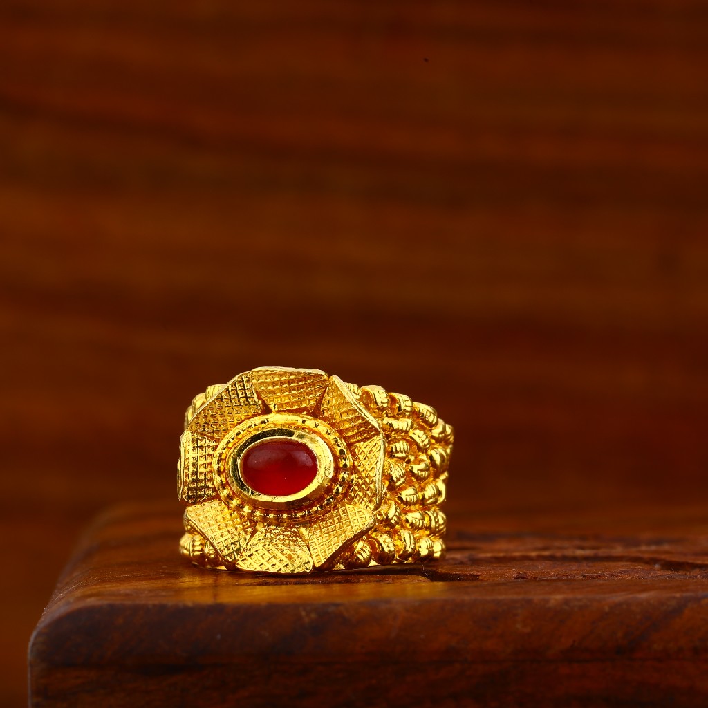 916 Hallmark Antique Ring LAR85