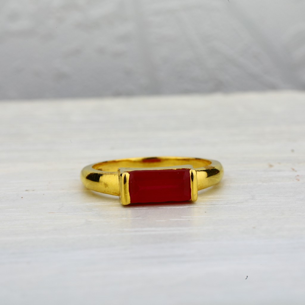 750 Gold Ladies Italian Ring LIR08