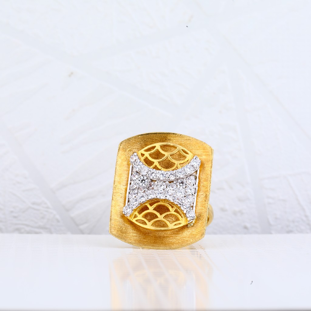 18kt Gold Ladies Ring LIR17