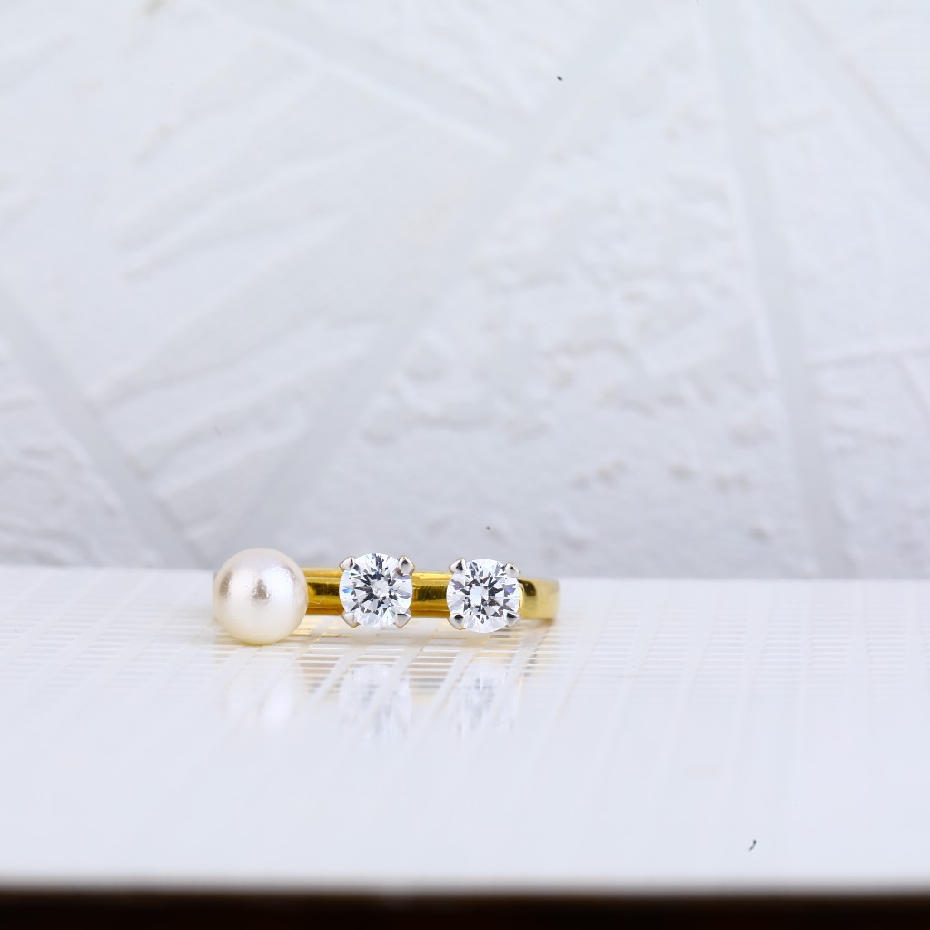 750 Gold Italian Ladies ring LIR31
