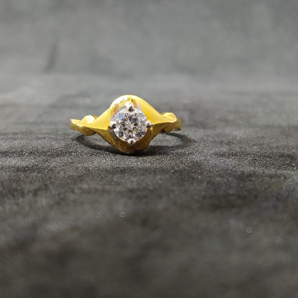 916 Ladies Single Stone Ring