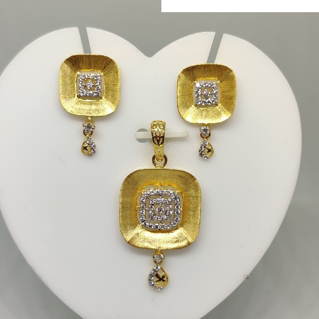 exclusive 916 pendant set