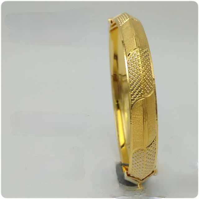 22k Gents Fancy Gold Plain Kada G-5205
