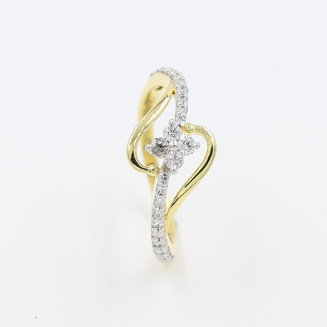 Sleek Vine Pattern 24 Stone Diamond Ring