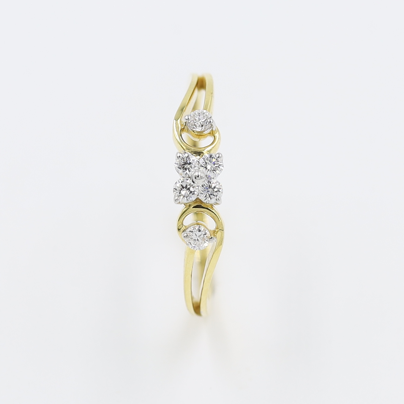 14kt Yellow Gold Delicate Light Weight Daimond Ring