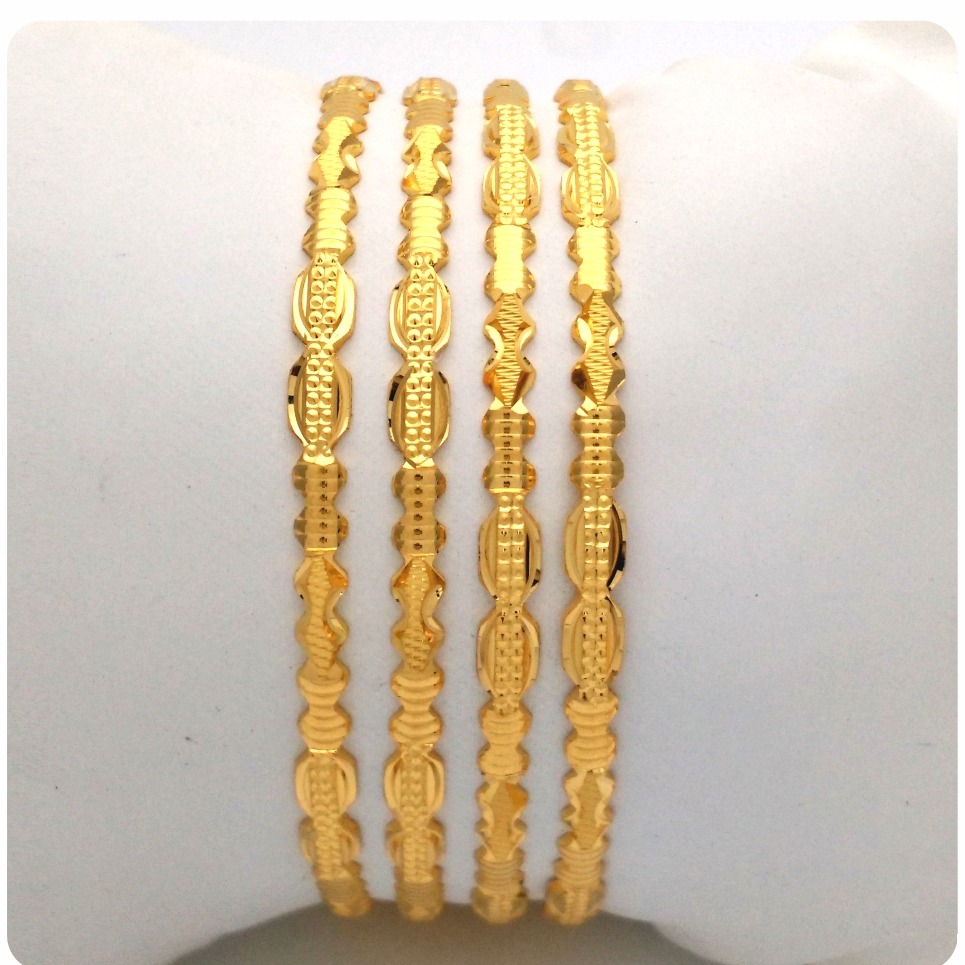 GOLD HALLMARK KANAS BANGLE - DD1171