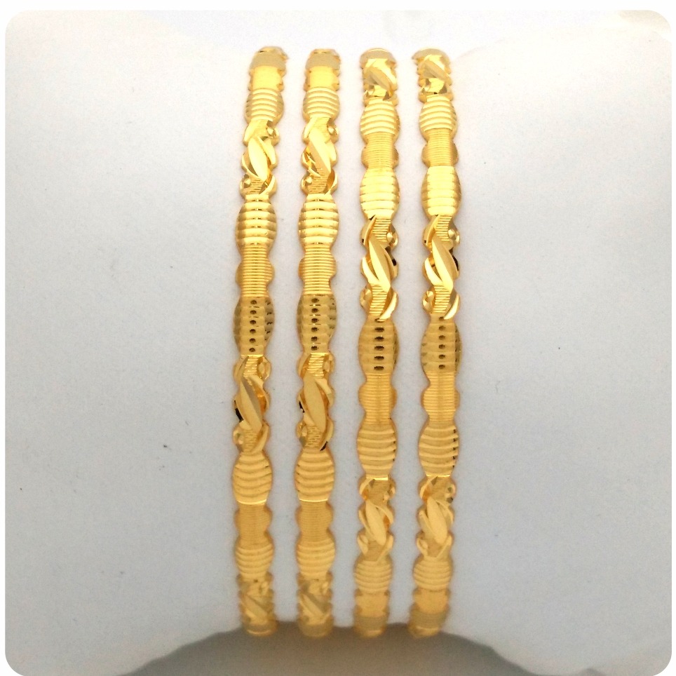 GOLD HALLMARK KANAS BANGLE - DD1170