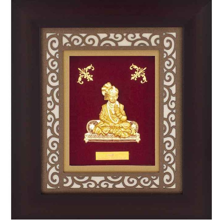 Ganshyam maharaj carving frame in 24k gold mga-age0241