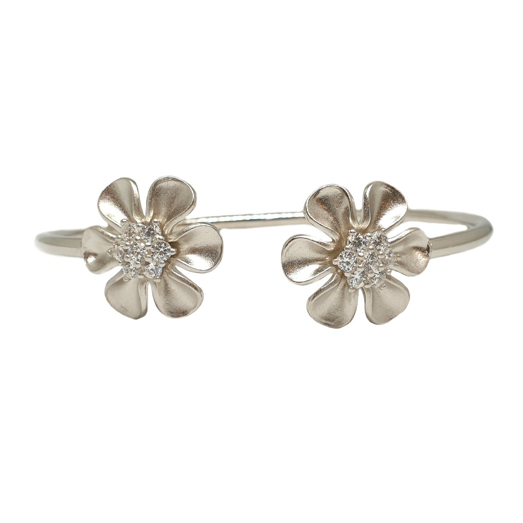 925 Sterling Silver Flower Shaped Designer Bracelet MGA - BRS1739