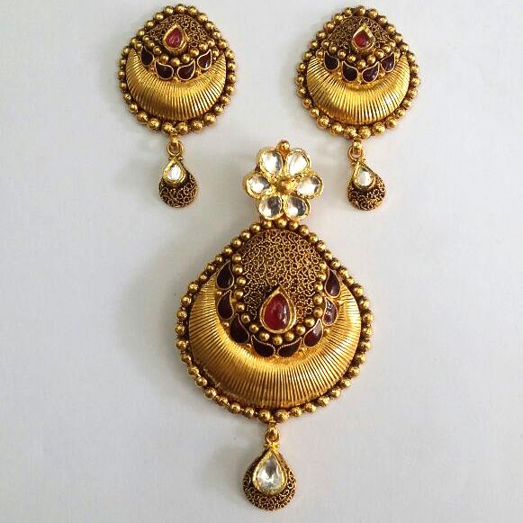 22KT Gold Fancy ladies Pendant Set