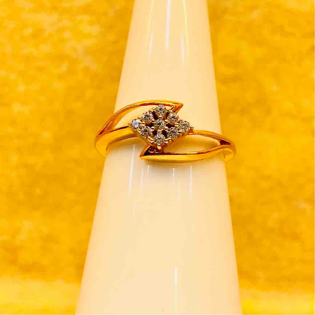 Delicate 18KT Rose Gold Ladies Ring