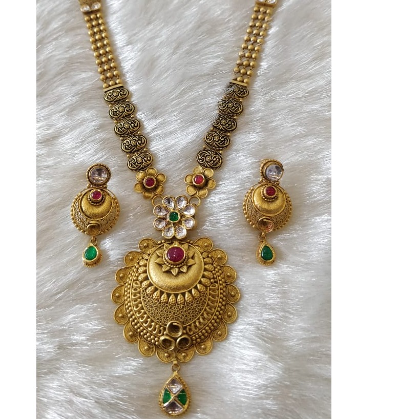 916 Hallmark Classic Design Long Necklace Set