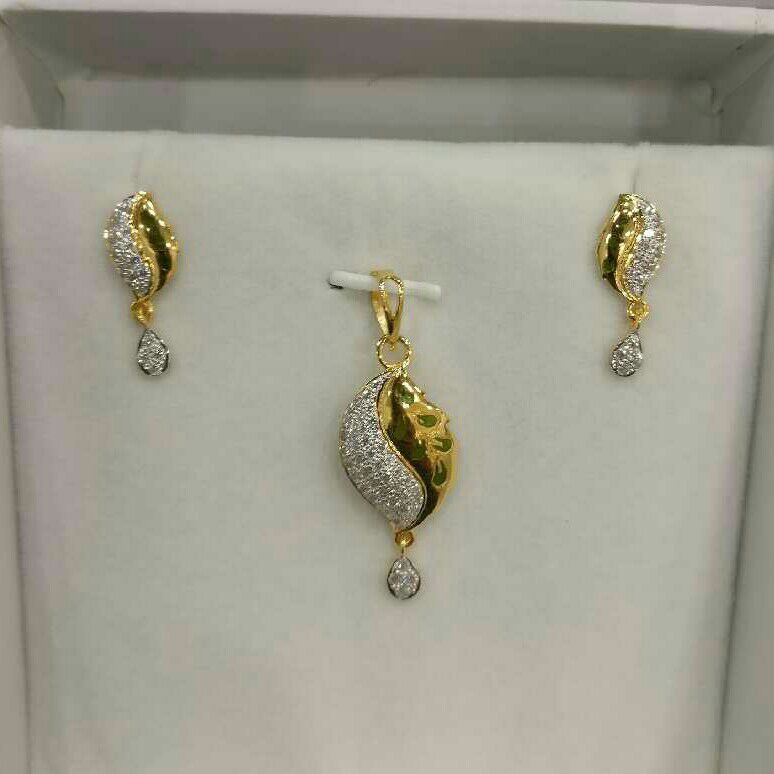 916 Antique Indian Attractive Pendant Set