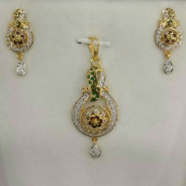 916 Gold Attractive Modern Indian Pave Pendant Set