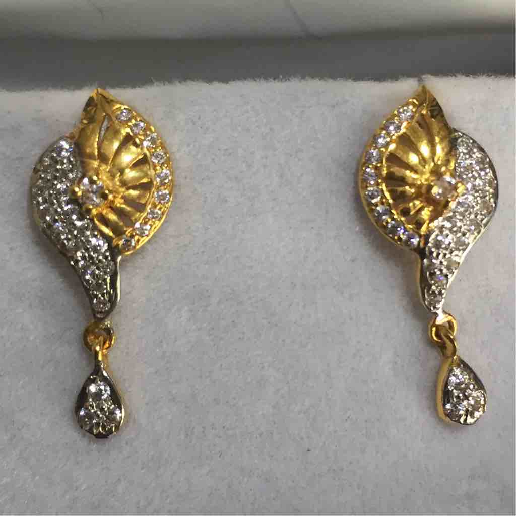 22KT Gold Stylish Earrings