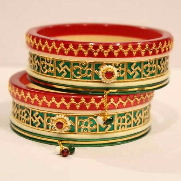 22K/916 Gold Fancy Ladies Bangle