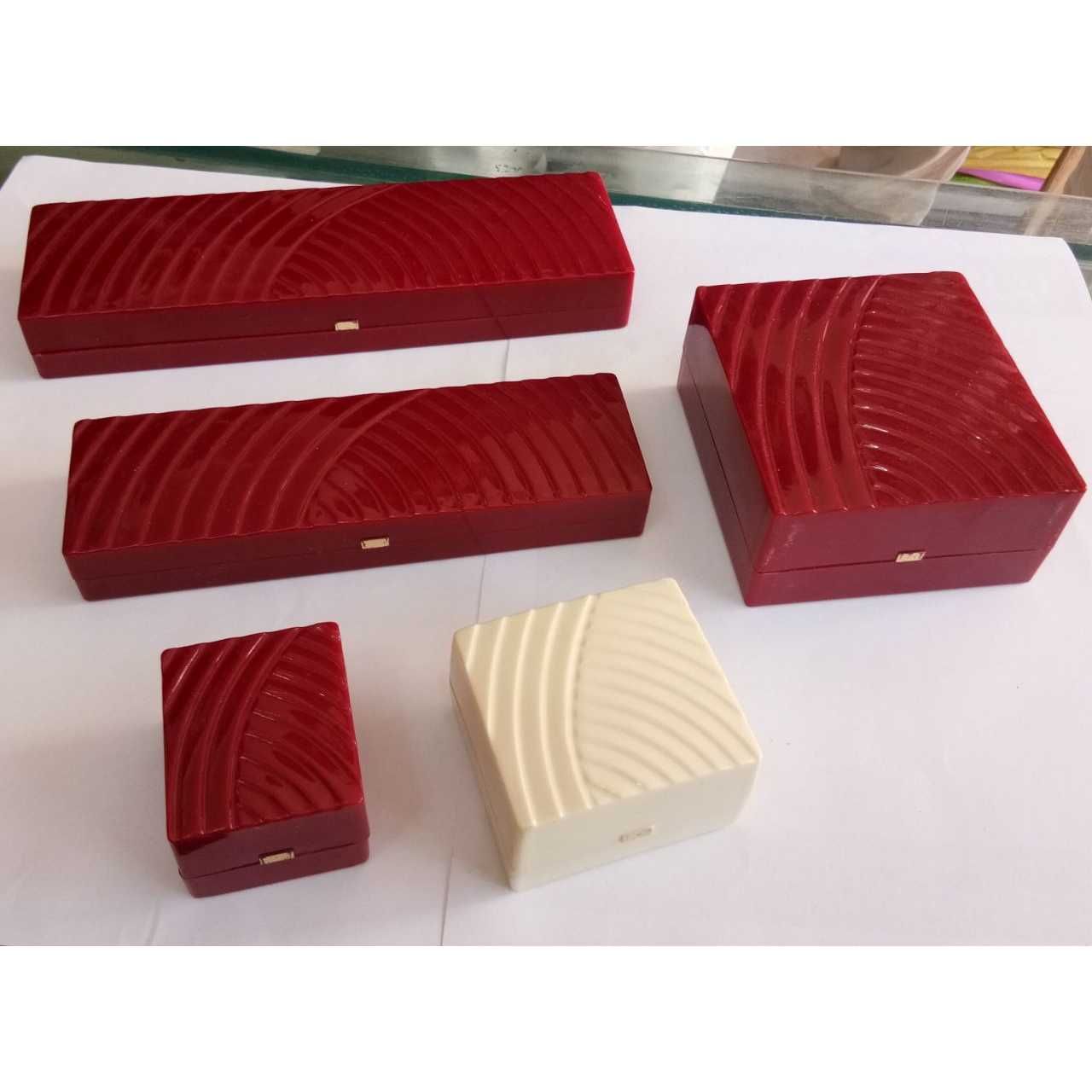 Plastic jewellery box