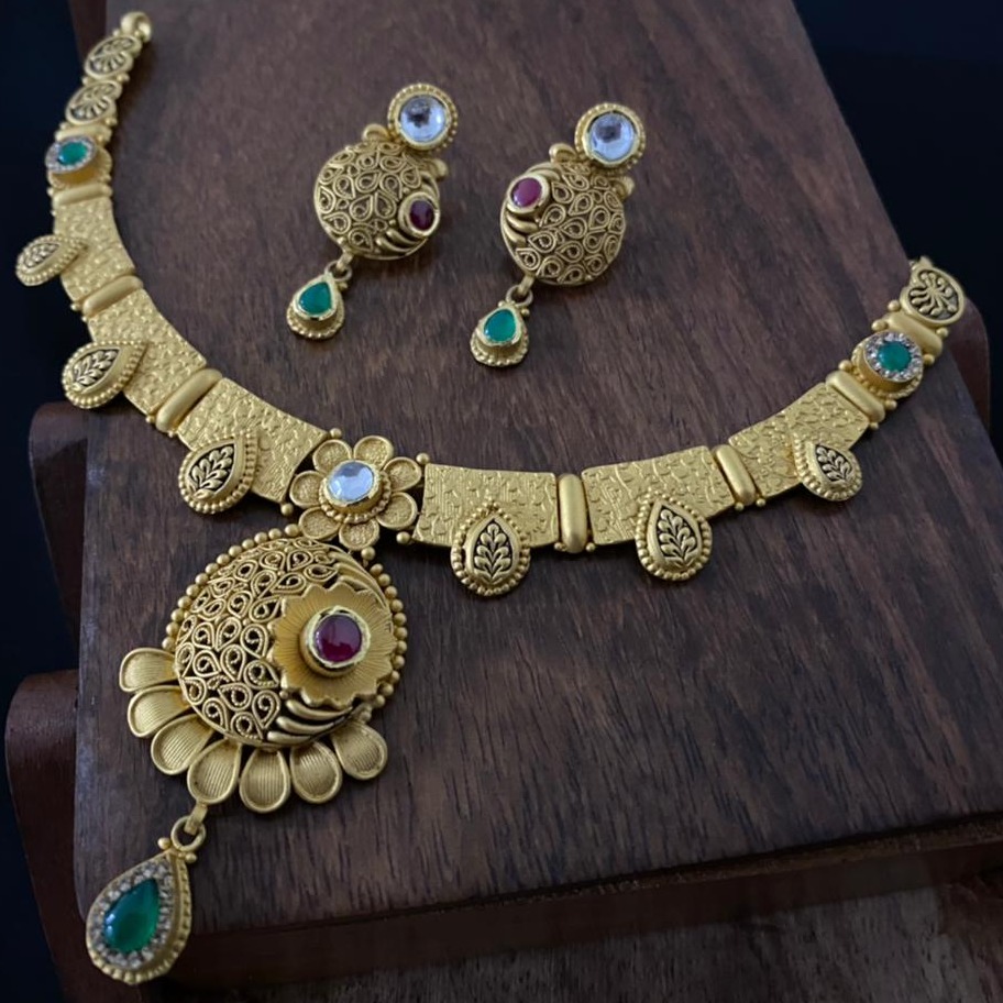 22KT Hallmark Gold Elegant Kundan Bridal Necklace Set