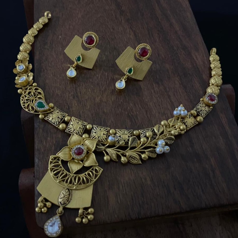 916 Hallmark Gold Plated Light Weight Necklace Set