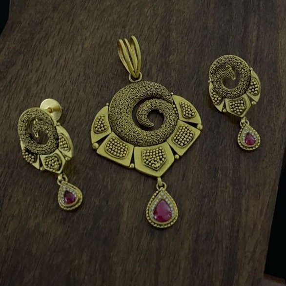 916 Gold Unique Georgious Design Hallmark Pendant Set