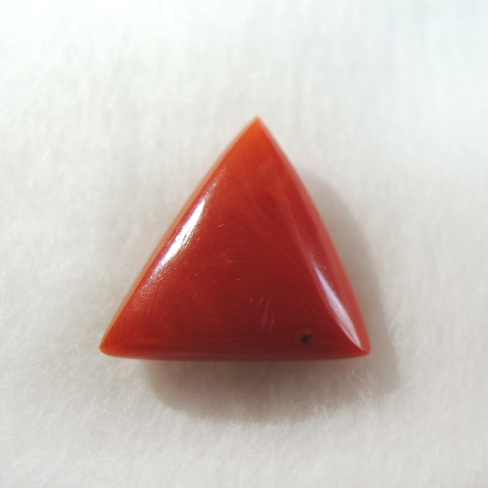 3.56ct (6.10 ratti)  triangle natural red-coral (mungaa) KBG-C017
