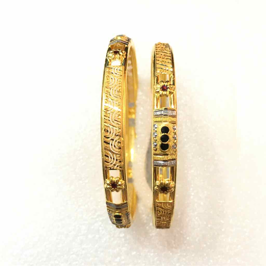 22KT Ladies Yellow Gold Indian Classic Pave kadli