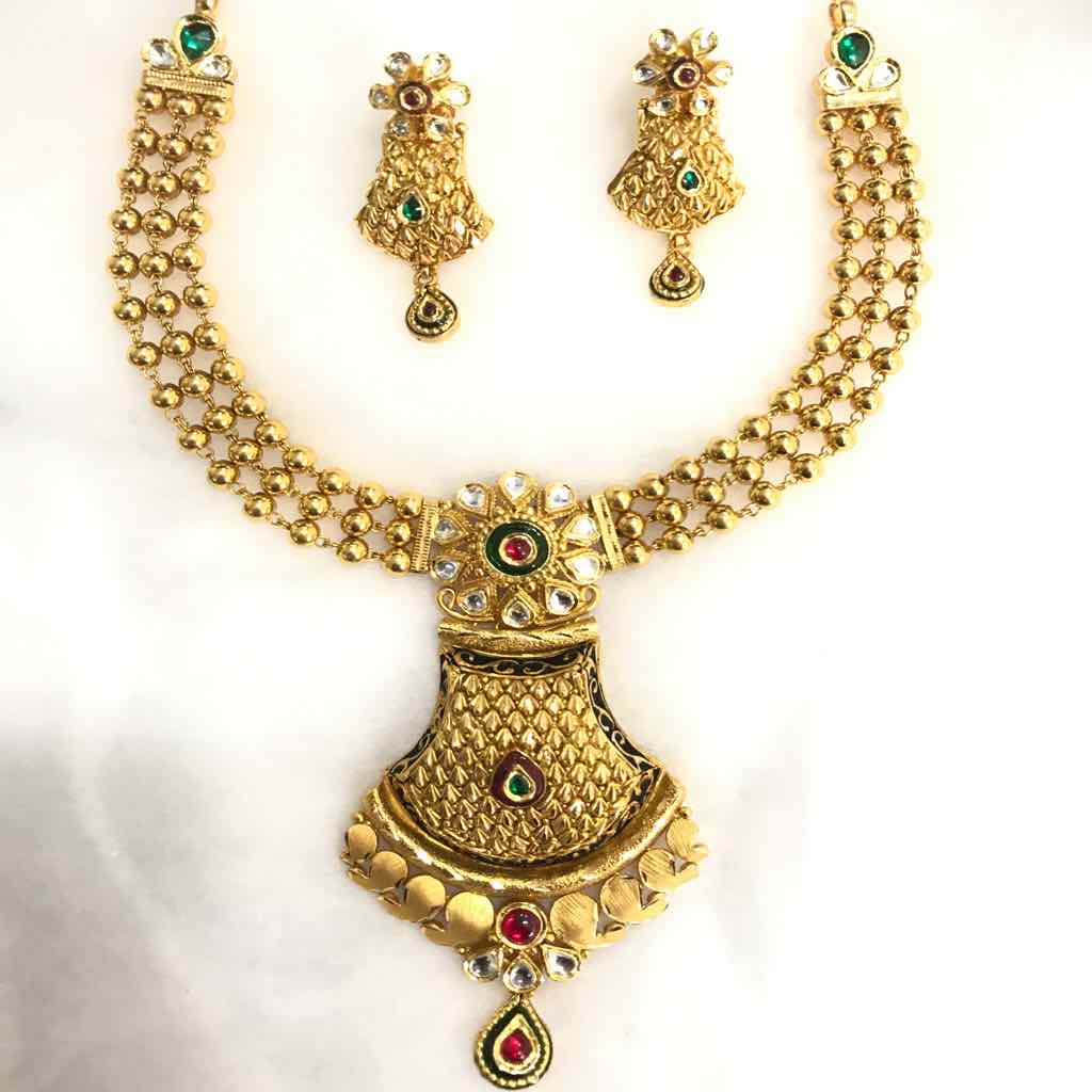 916 Ladies Yellow Gold Pave Antique Bridal Necklace set