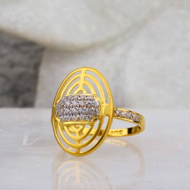 916 gold oval shape ring