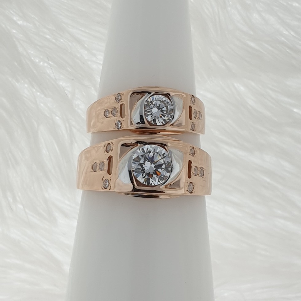 white solitar ring