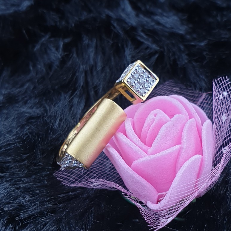 22c round square ladies ring