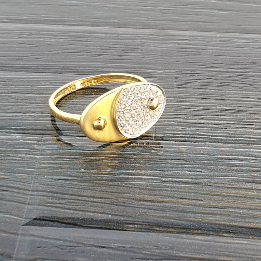 18c yellow gold ladies ring