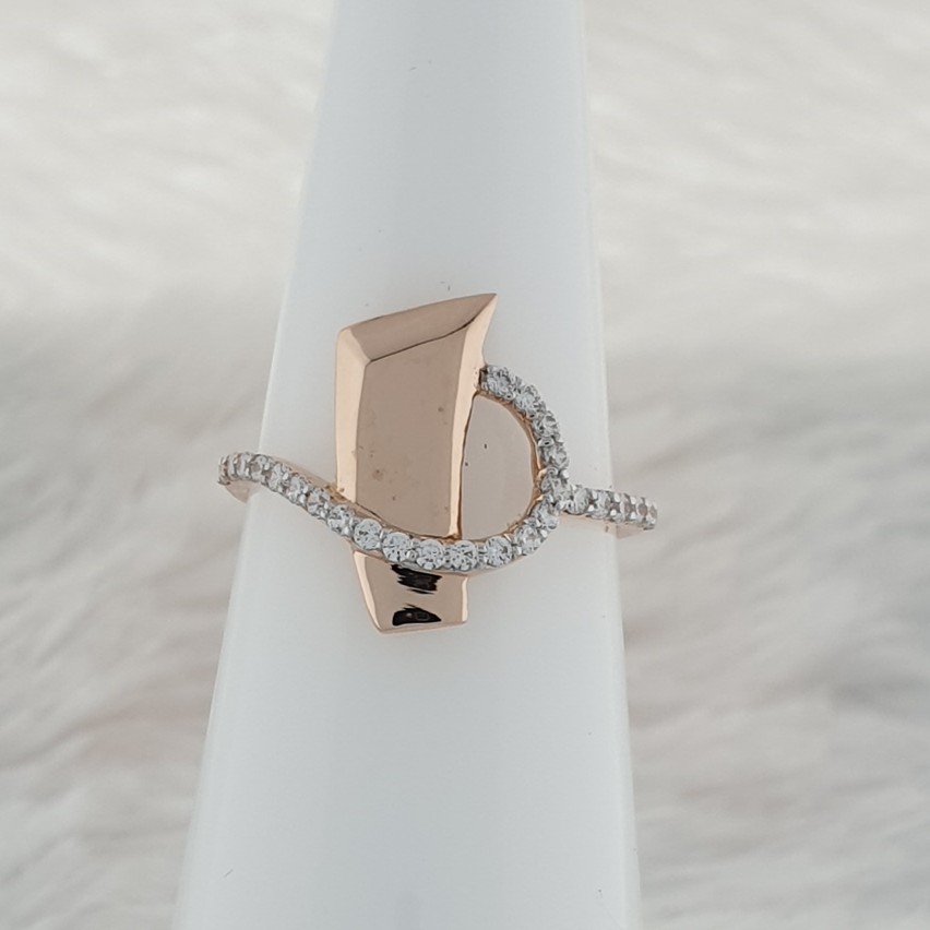18c rose gold ladies ring