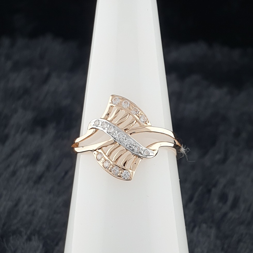 18c ladies ring