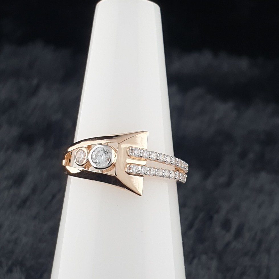 18c ladies ring