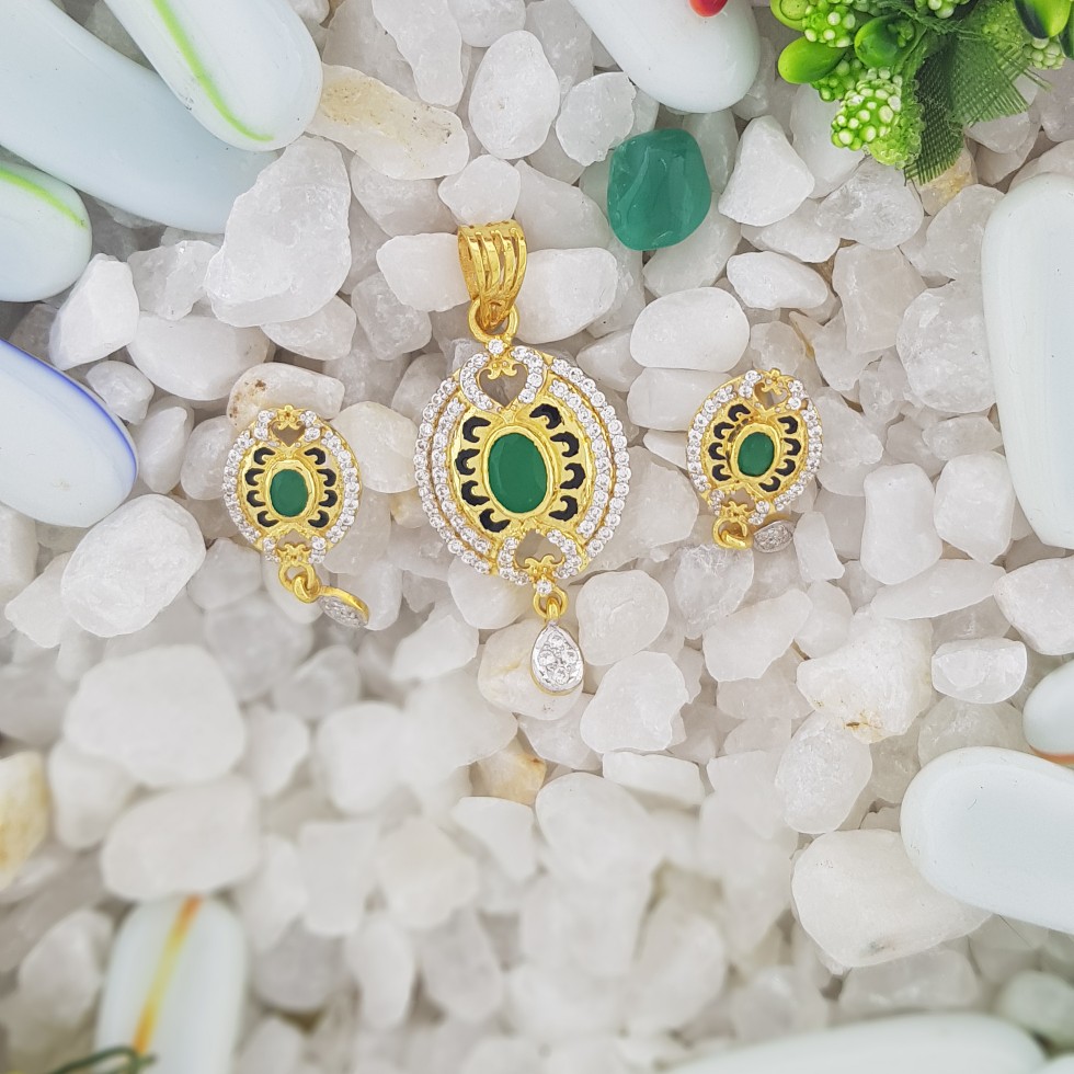 green stone Pendant set