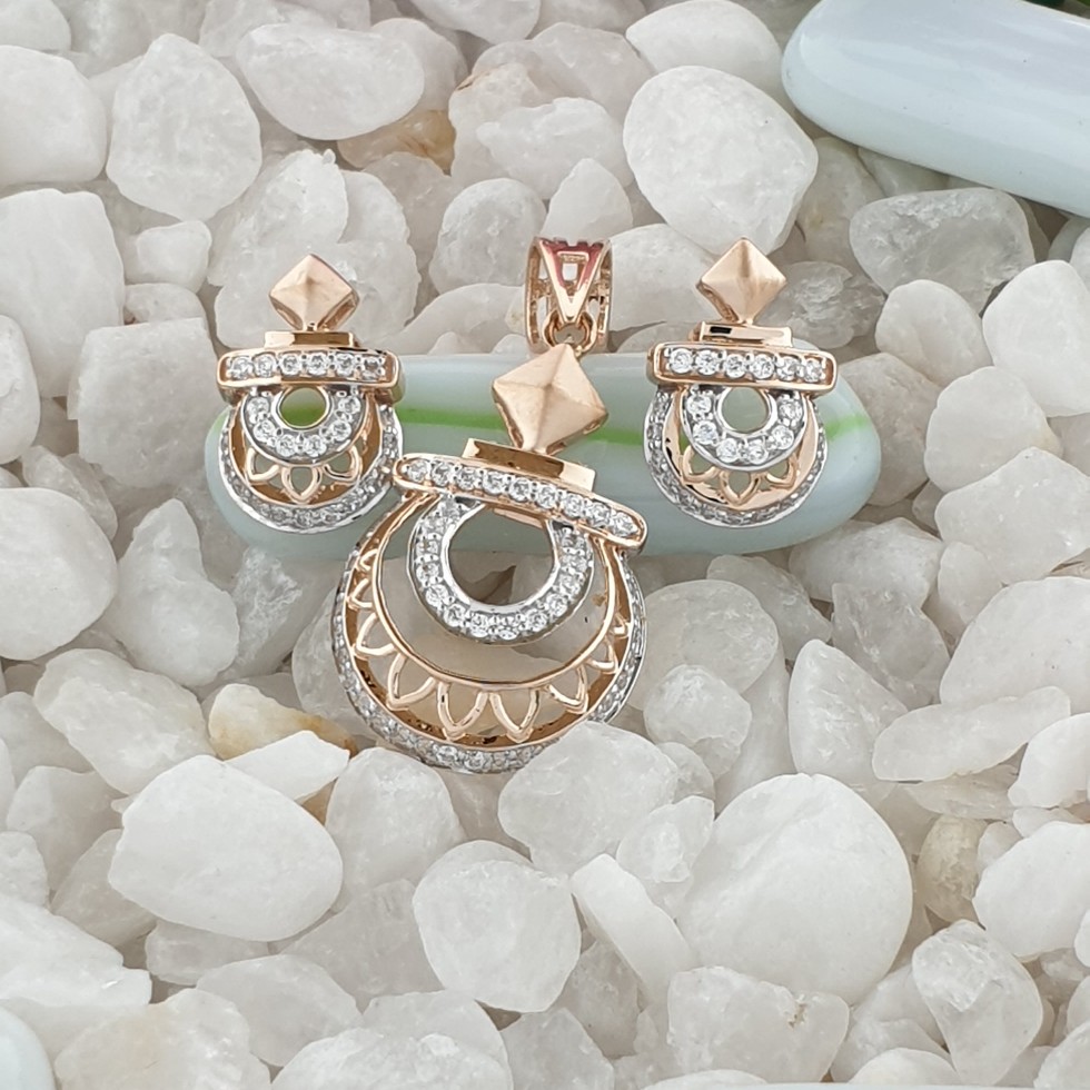 Pendant set