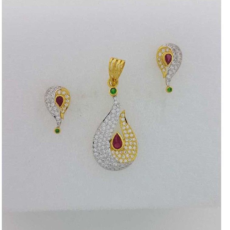 22KT Gold Prong Diamond Pendant set
