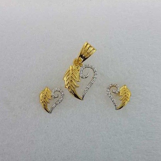 22KT Yellow Gold Ladies Casting Fancy Pendant Set