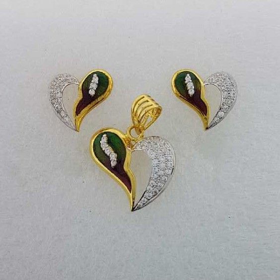 22KT Yellow Gold Ladies Prong Pendant set