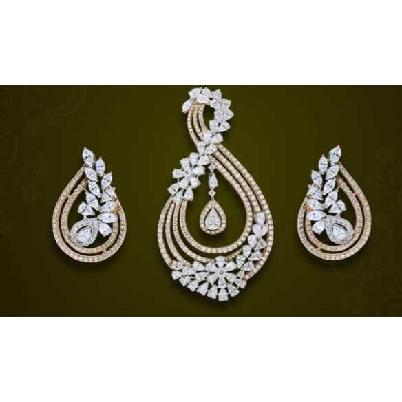 Attractive Pendant set